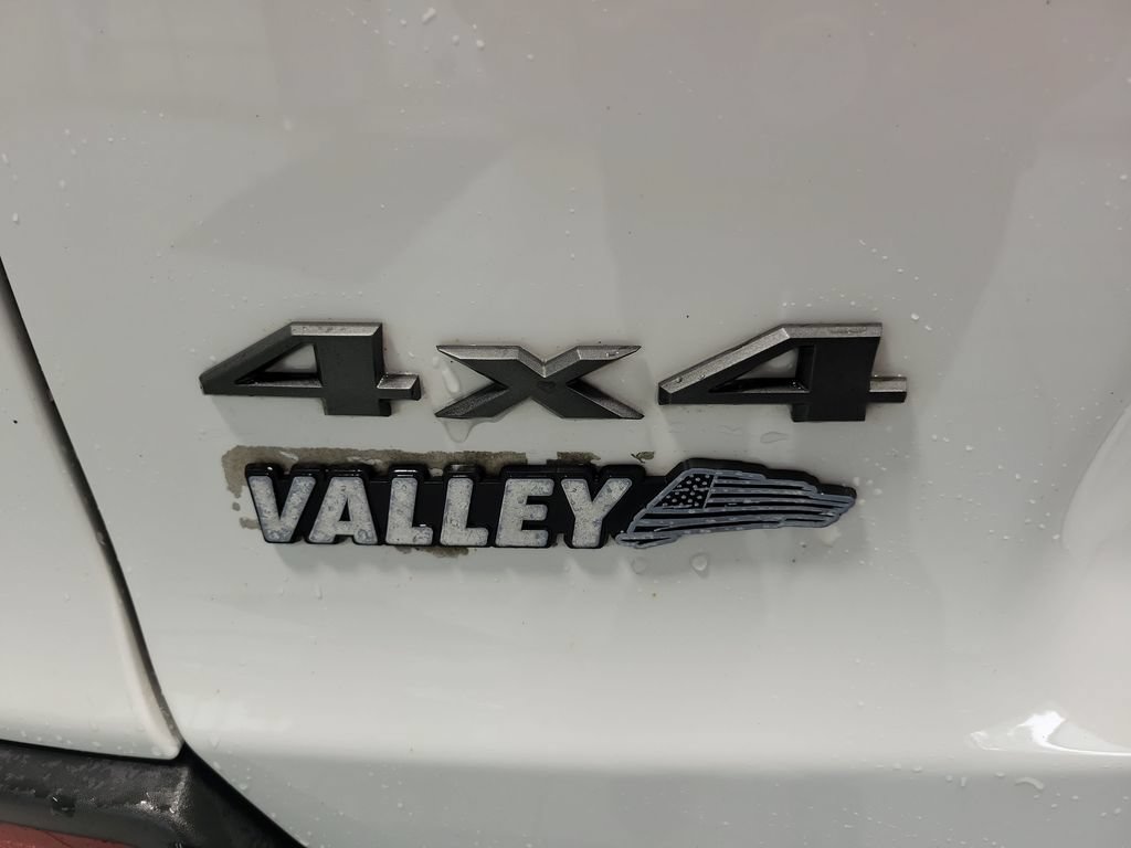 Used 2022 Jeep Cherokee Trailhawk w/ Premium Leather Package AWD/4WD image 16