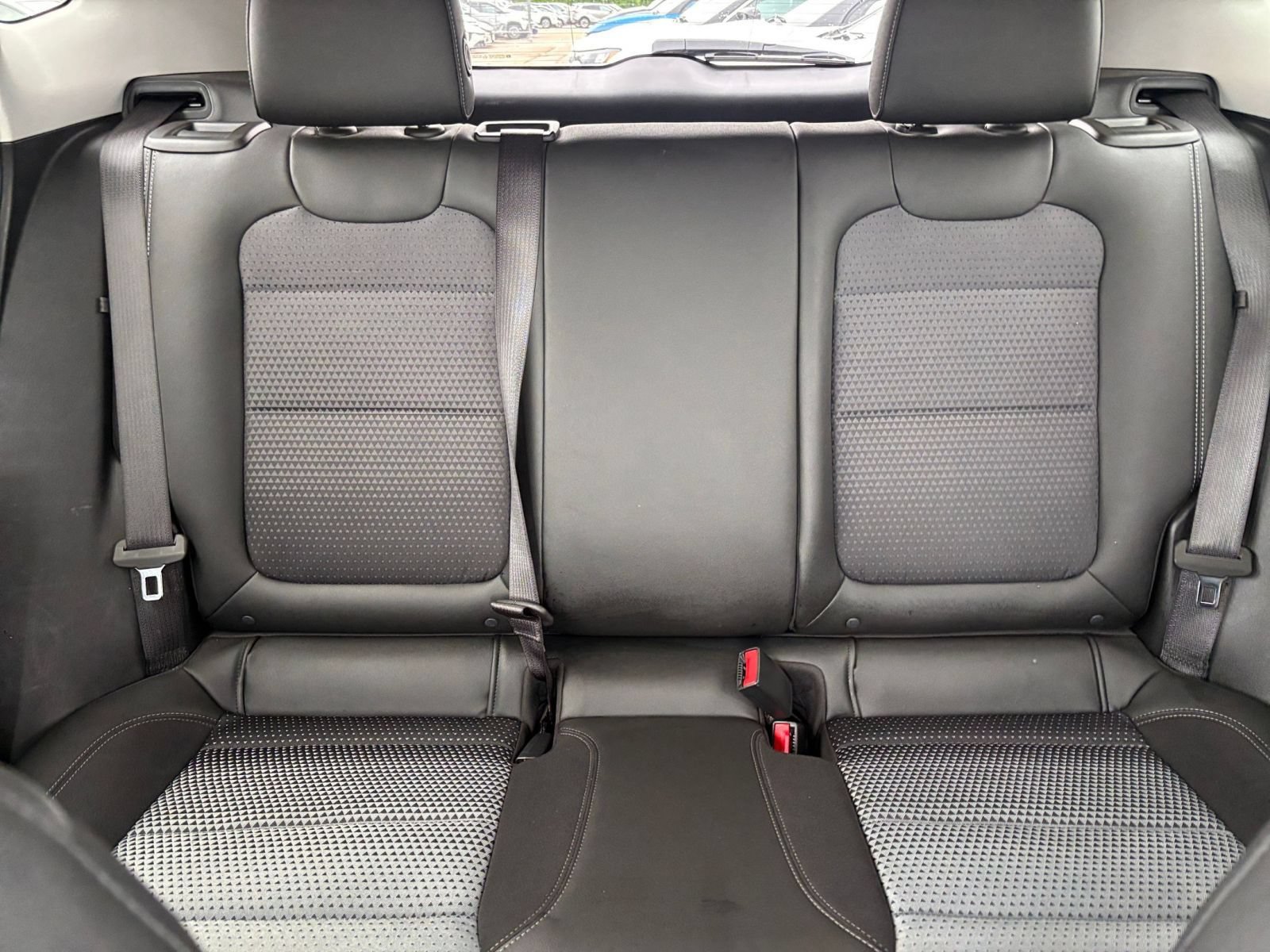 Used 2025 Chevrolet Trax LT w/ LT Convenience Package FWD image 32