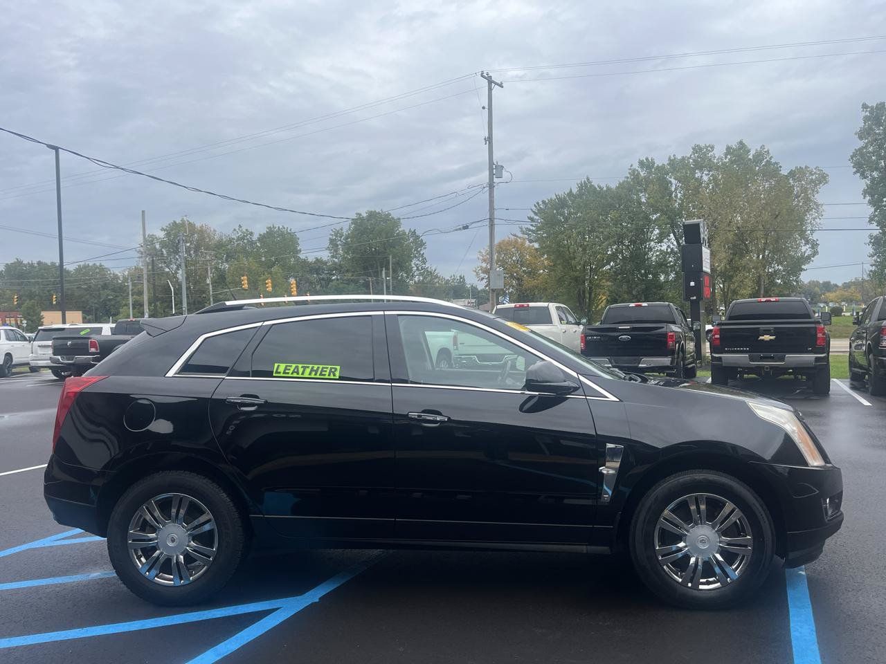 Used 2011 Cadillac SRX Luxury FWD image 4