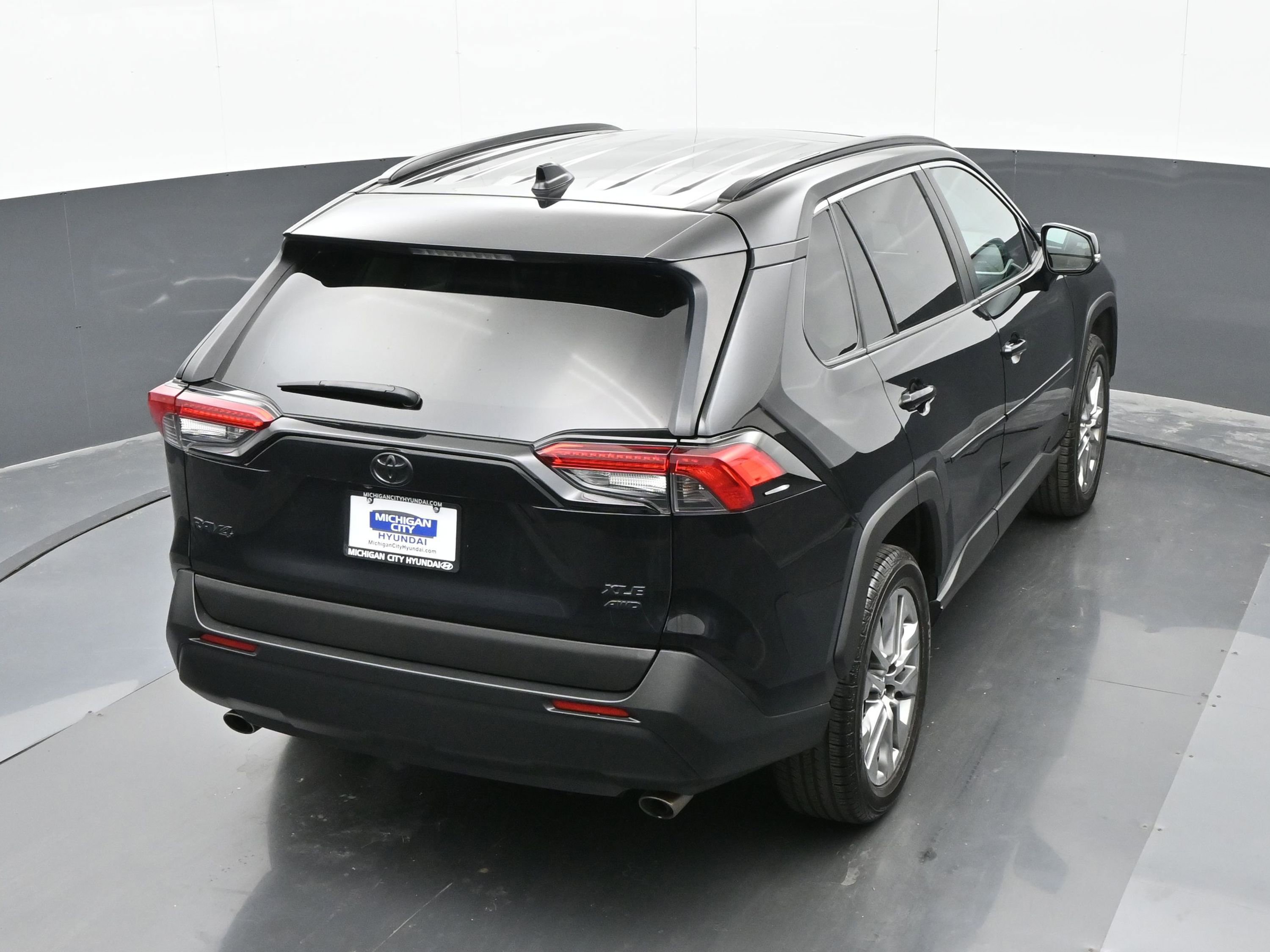Used 2019 Toyota RAV4 XLE Premium image 36