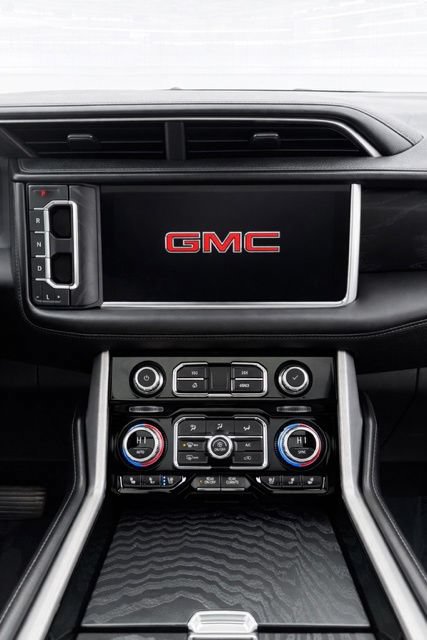 Used 2021 GMC Yukon XL Denali w/ Denali Premium Package AWD/4WD image 15