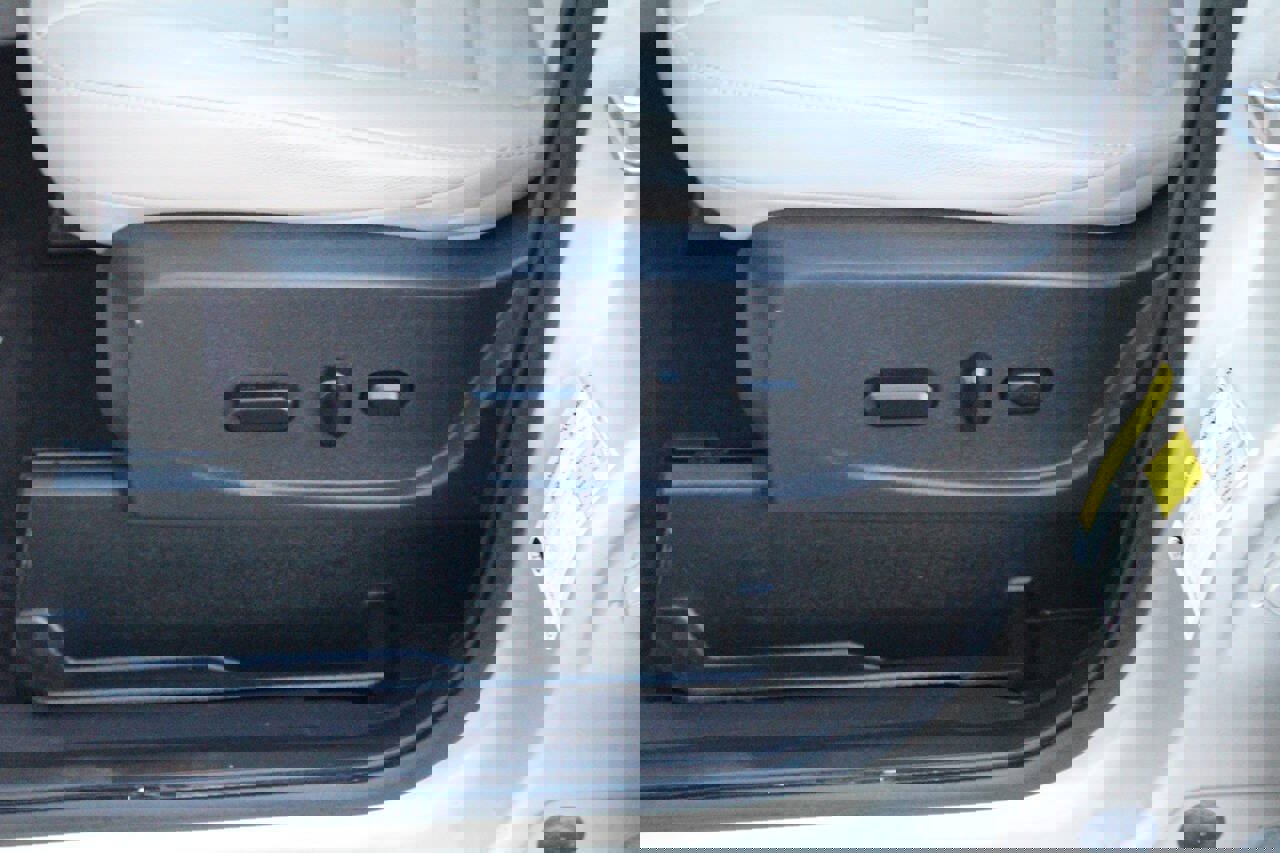 Used 2018 Ford Escape SEL image 11