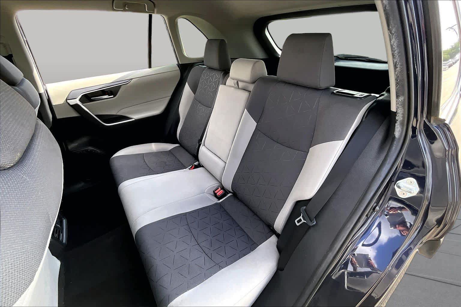 Used 2020 Toyota RAV4 XLE FWD image 19