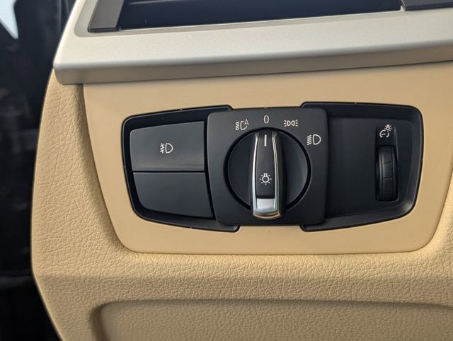 Used 2018 BMW 320i Sedan image 23
