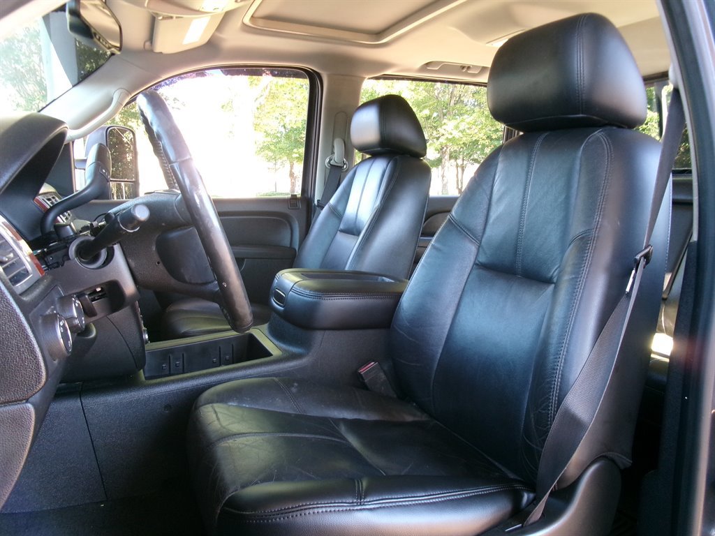 Used 2011 Chevrolet Silverado 2500 LTZ w/ LTZ Plus Package AWD/4WD image 14