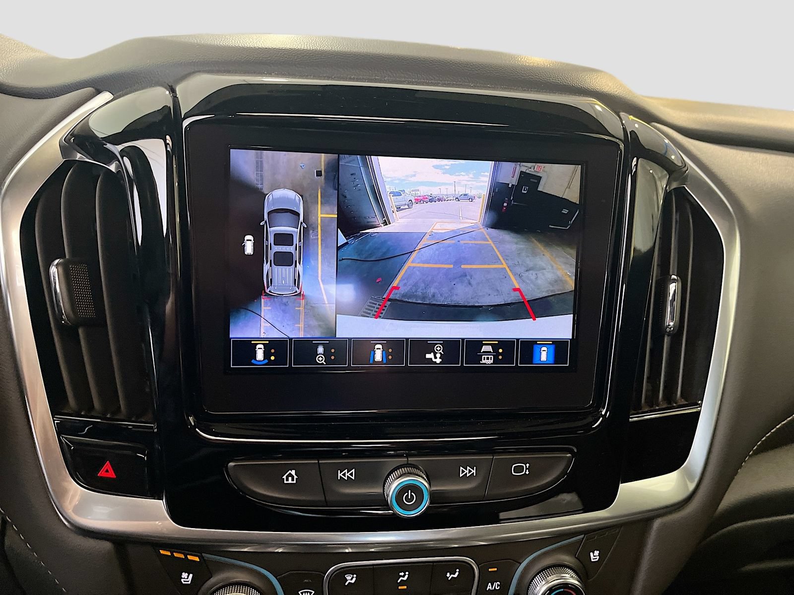 Used 2022 Chevrolet Traverse Premier AWD/4WD image 13