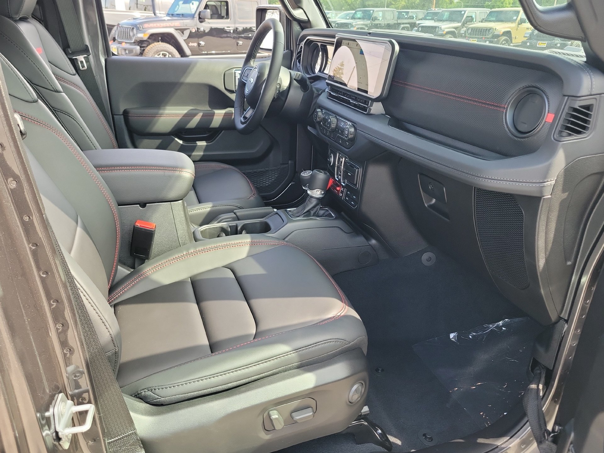 New 2026 Jeep Gladiator Rubicon w/ Steel Bumper Group AWD/4WD image 14