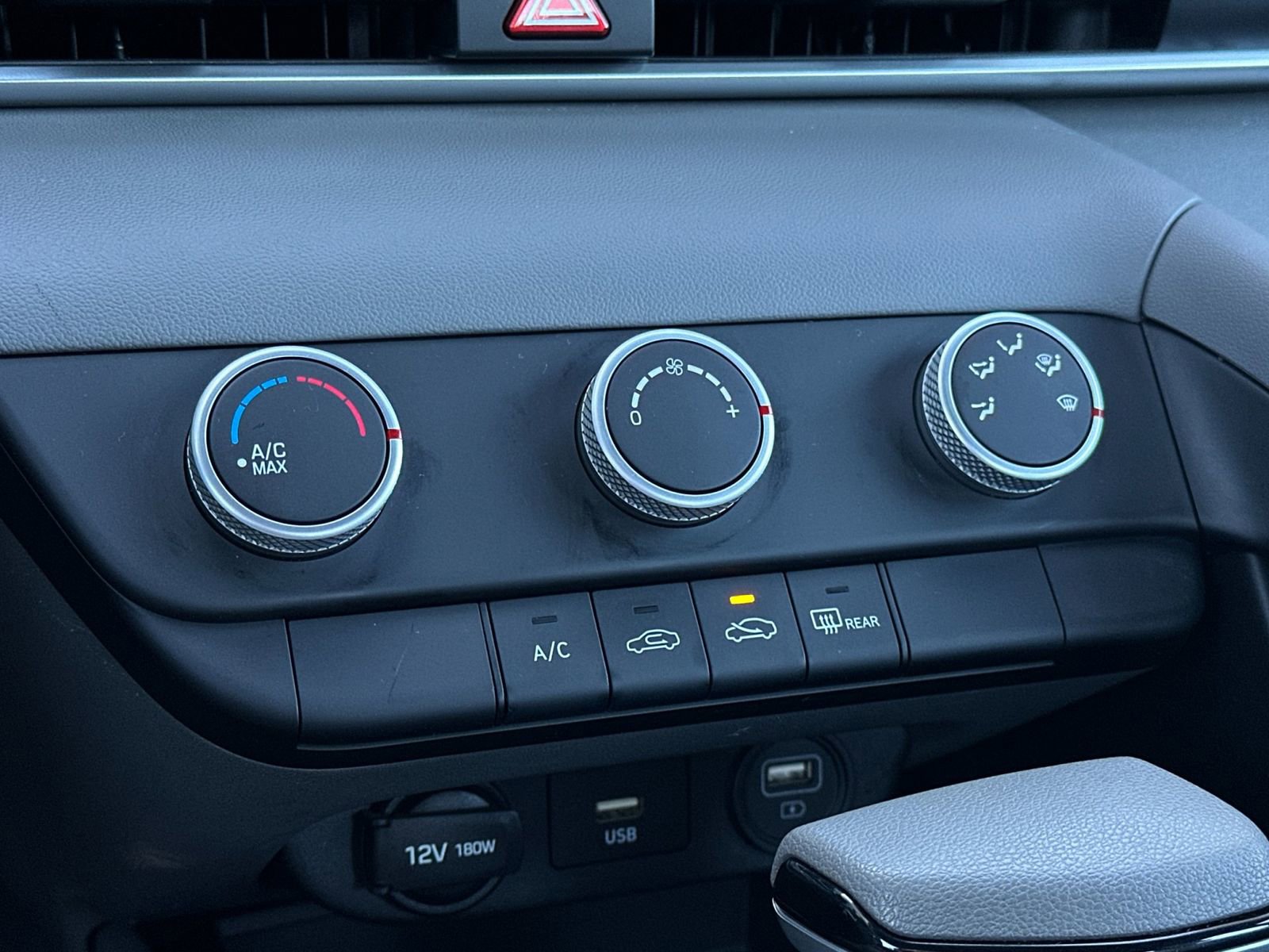 Used 2021 Hyundai Elantra SE image 19