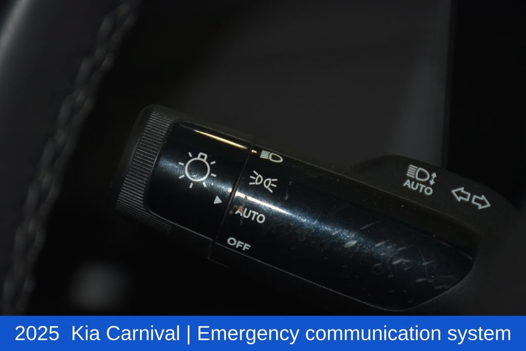Used 2025 Kia Carnival FWD image 11