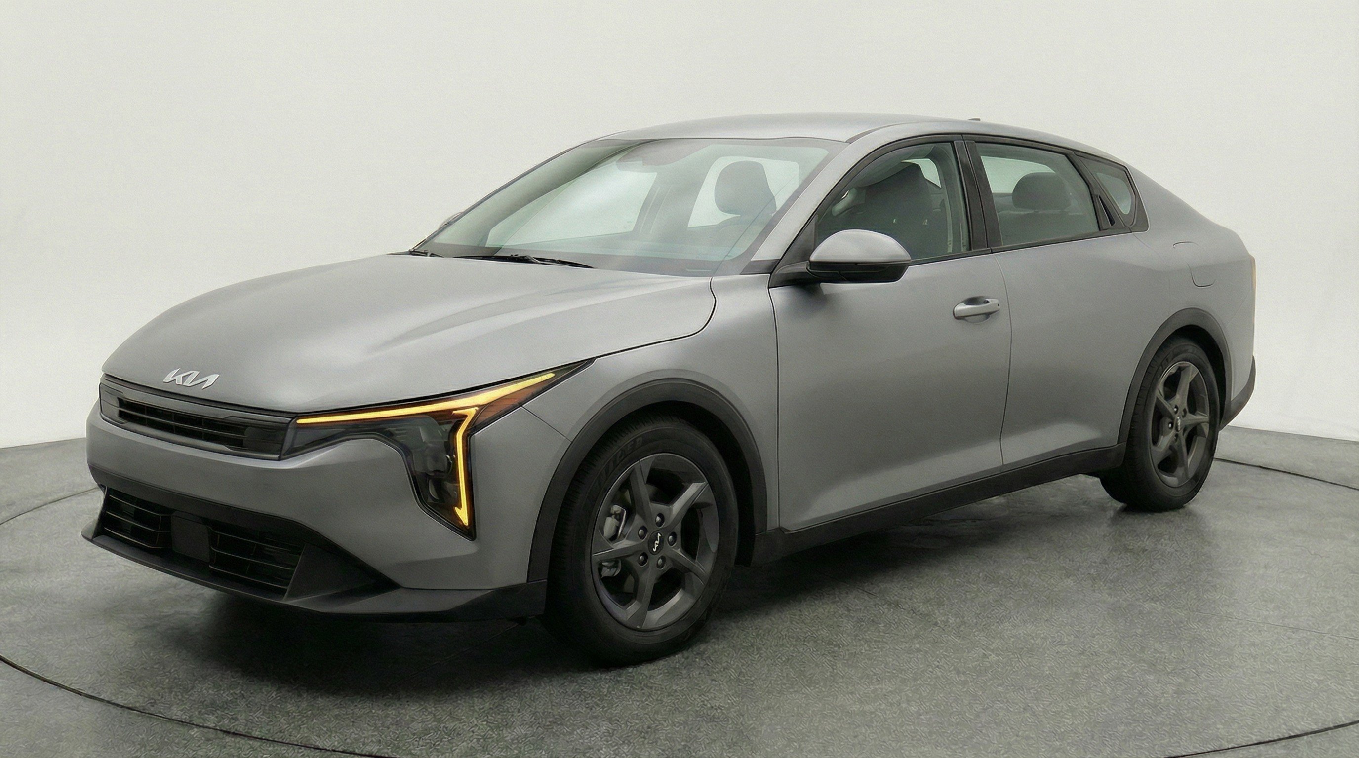 Used 2025 Kia K4 LXS image 3