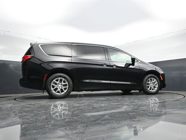 New 2027 Chrysler Pacifica Select FWD image 60