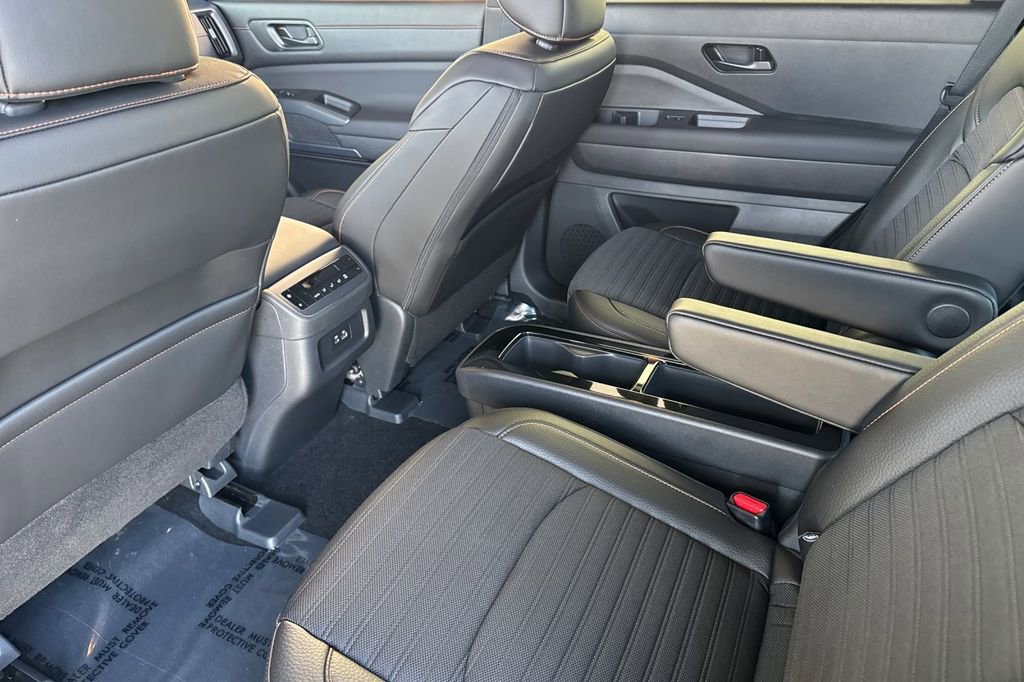 Used 2025 Nissan Pathfinder Rock Creek AWD/4WD image 11