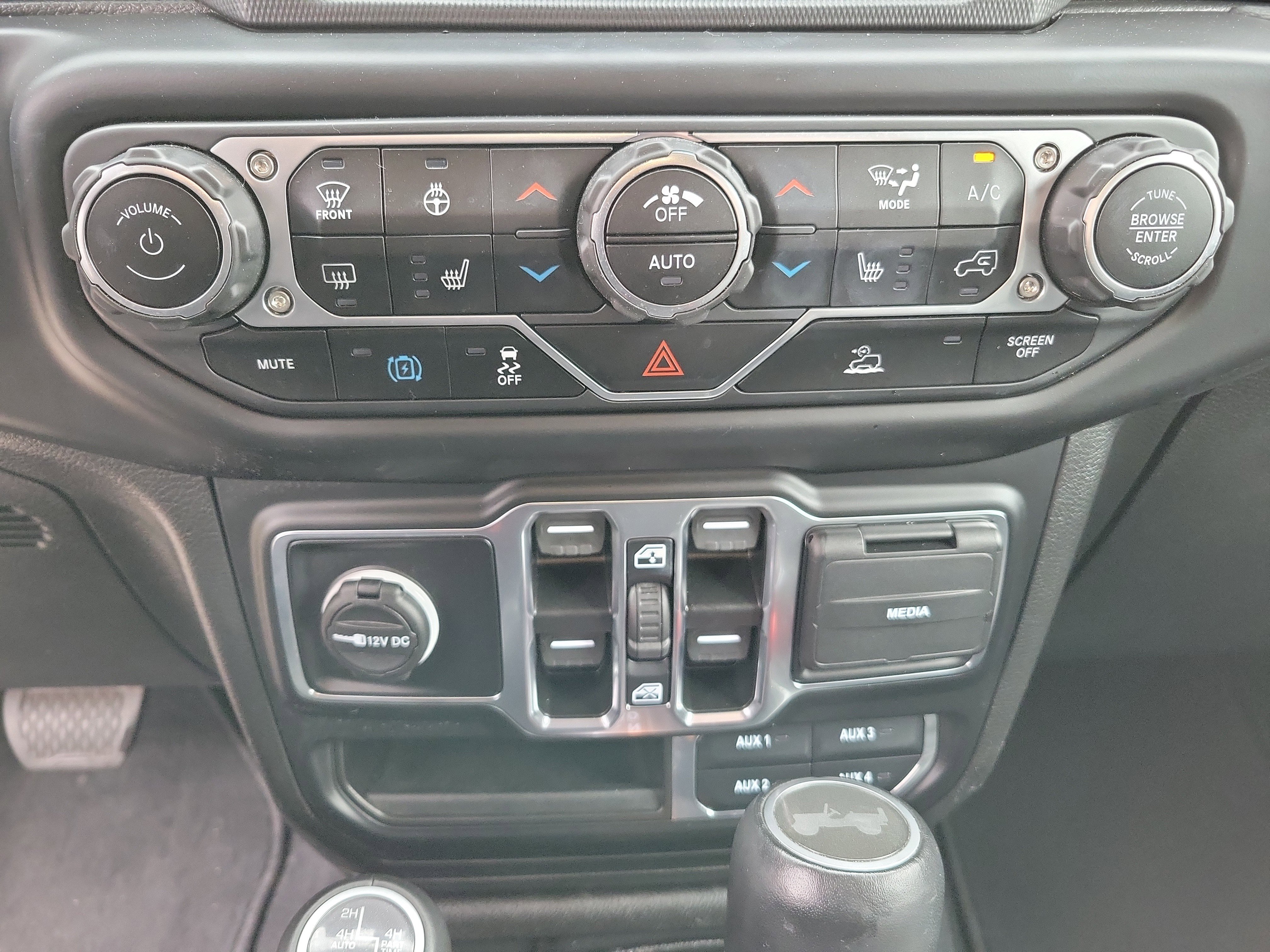 Used 2022 Jeep Wrangler Unlimited Sahara w/ Cold Weather Group image 14