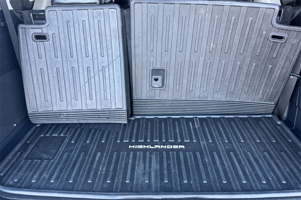 Used 2023 Toyota Highlander Limited image 18