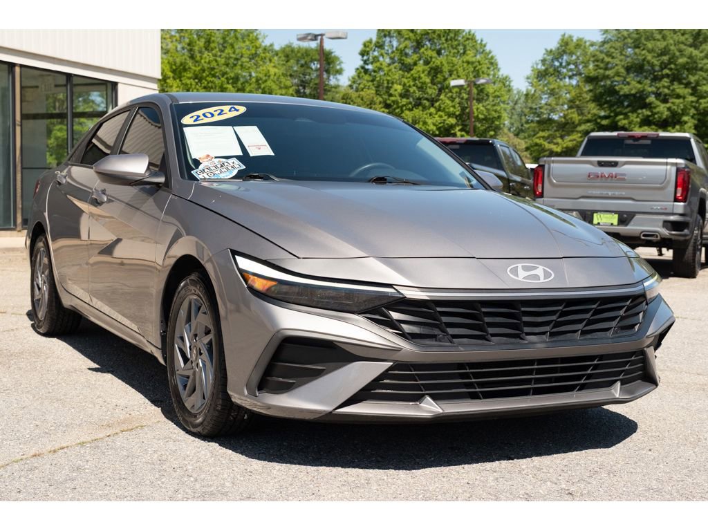 Used 2024 Hyundai Elantra SEL image 32