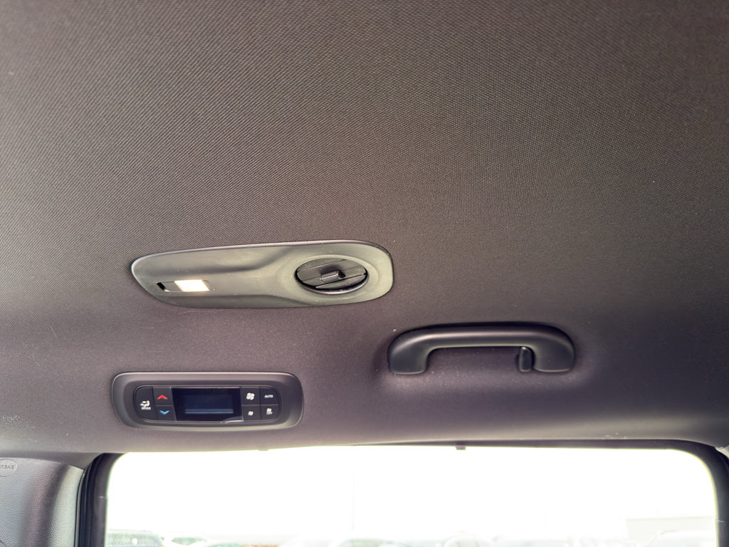 New 2026 Chrysler Pacifica Select FWD image 30