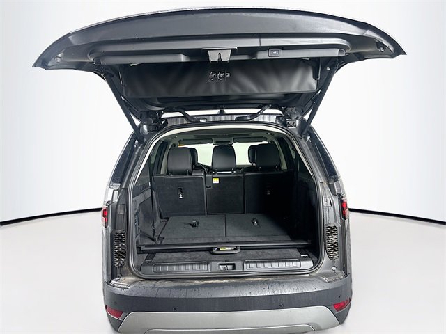 Used 2024 Land Rover Discovery S image 6