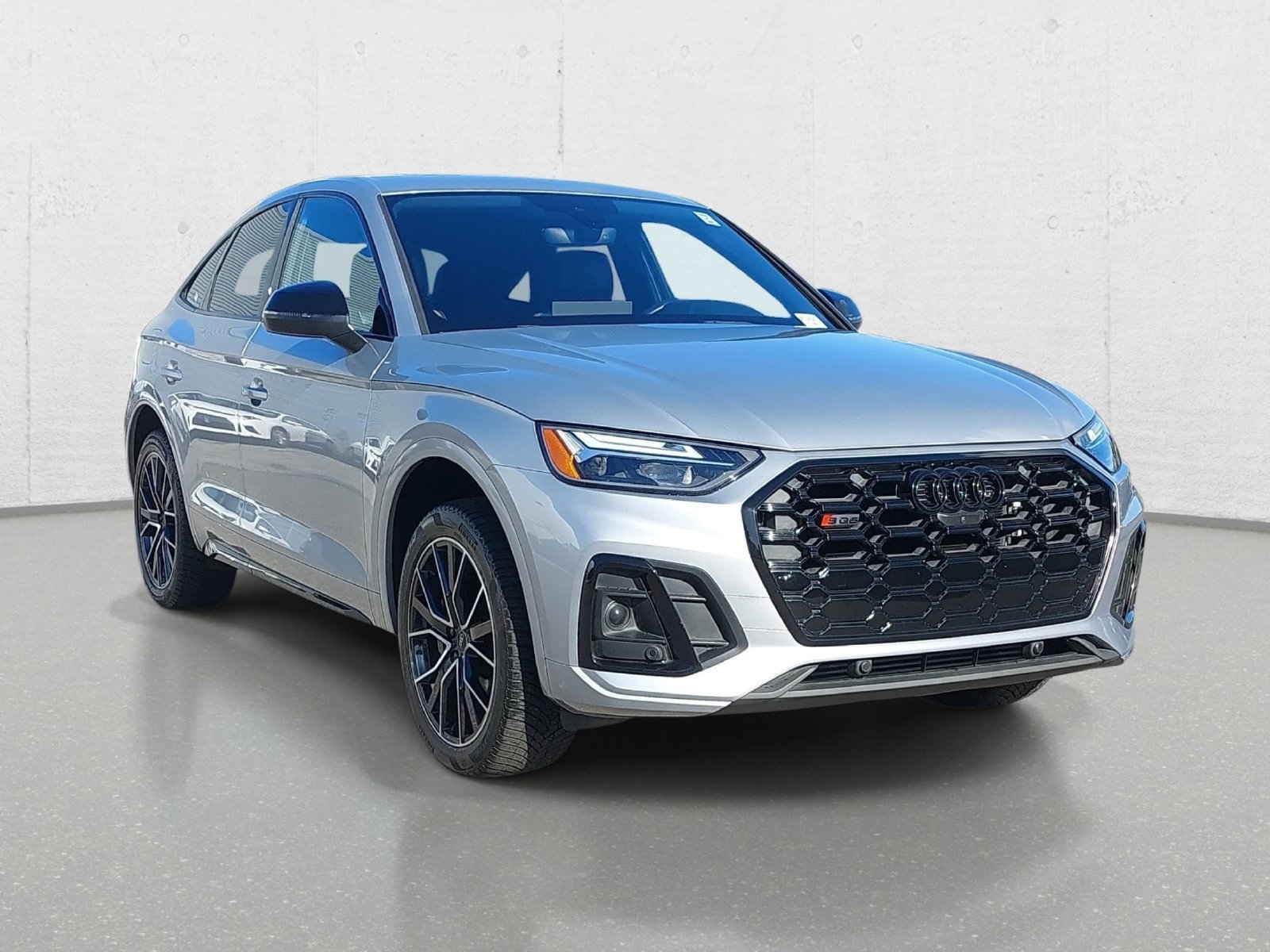Used 2022 Audi SQ5 Premium Plus w/ Premium Plus Package AWD/4WD image 3