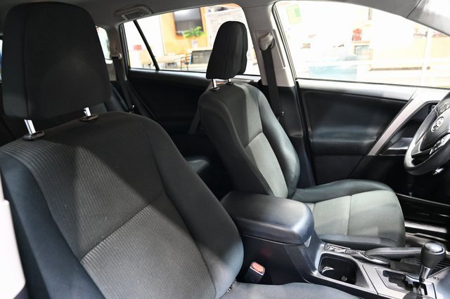 Used 2018 Toyota RAV4 LE image 8