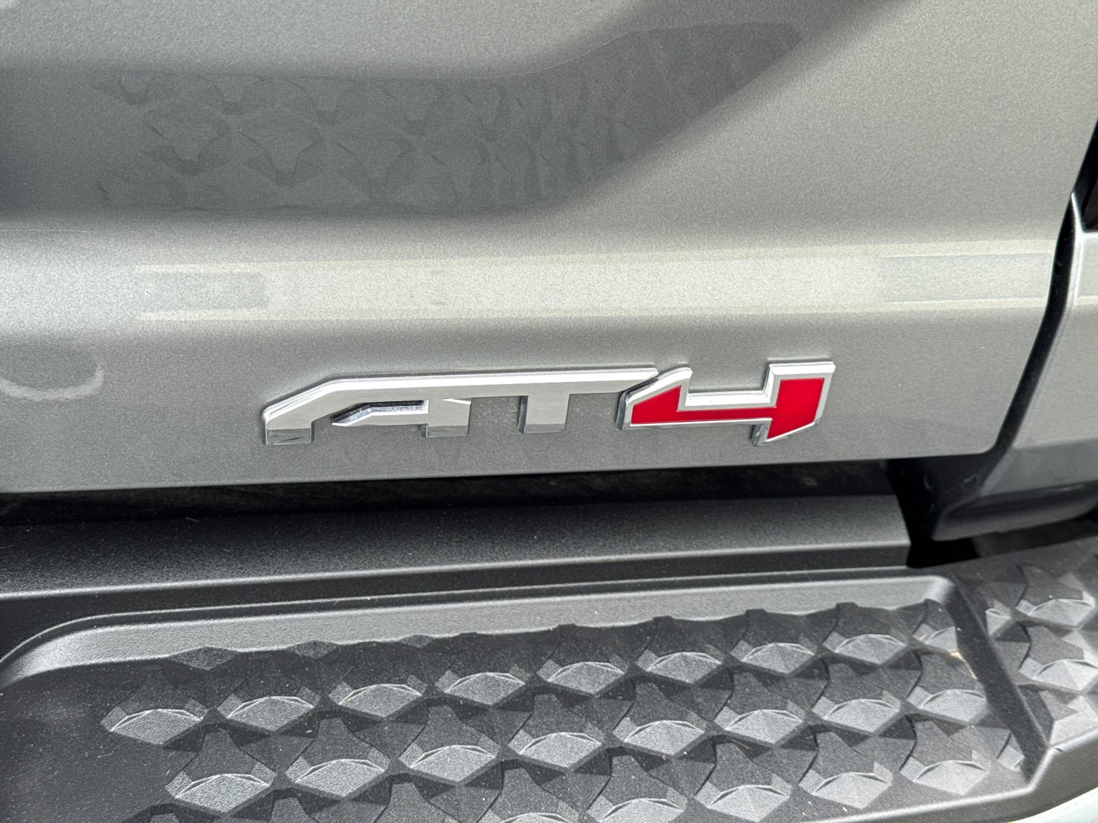 Certified 2025 GMC Canyon AT4 AWD/4WD image 9