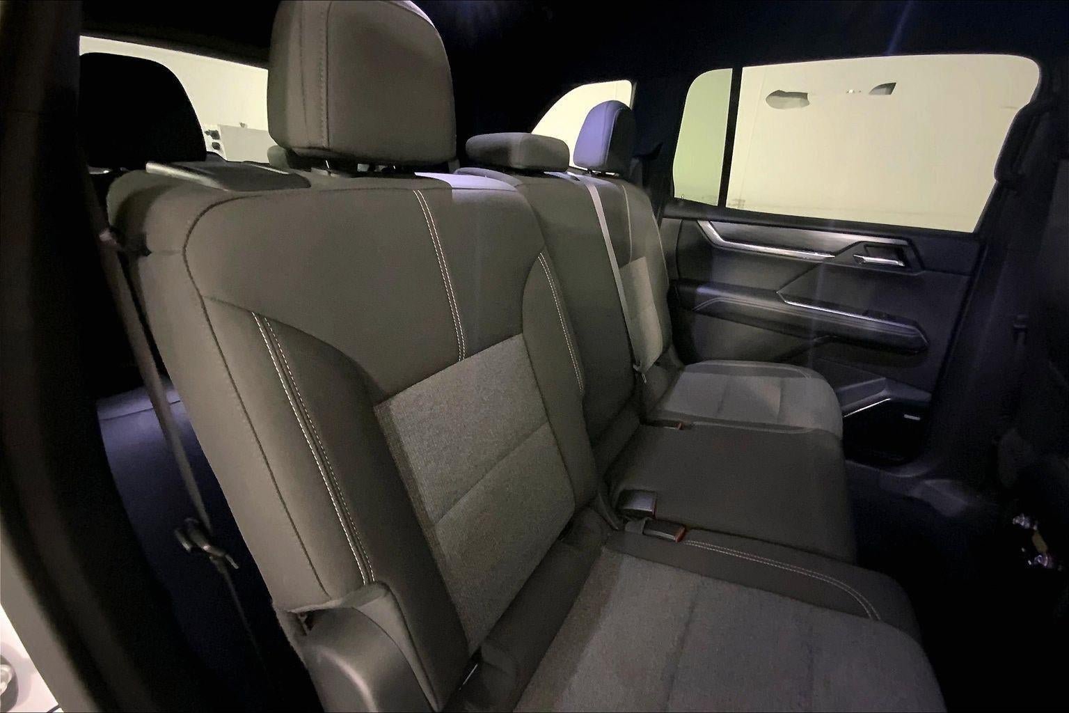 Used 2025 GMC Acadia Elevation FWD image 24