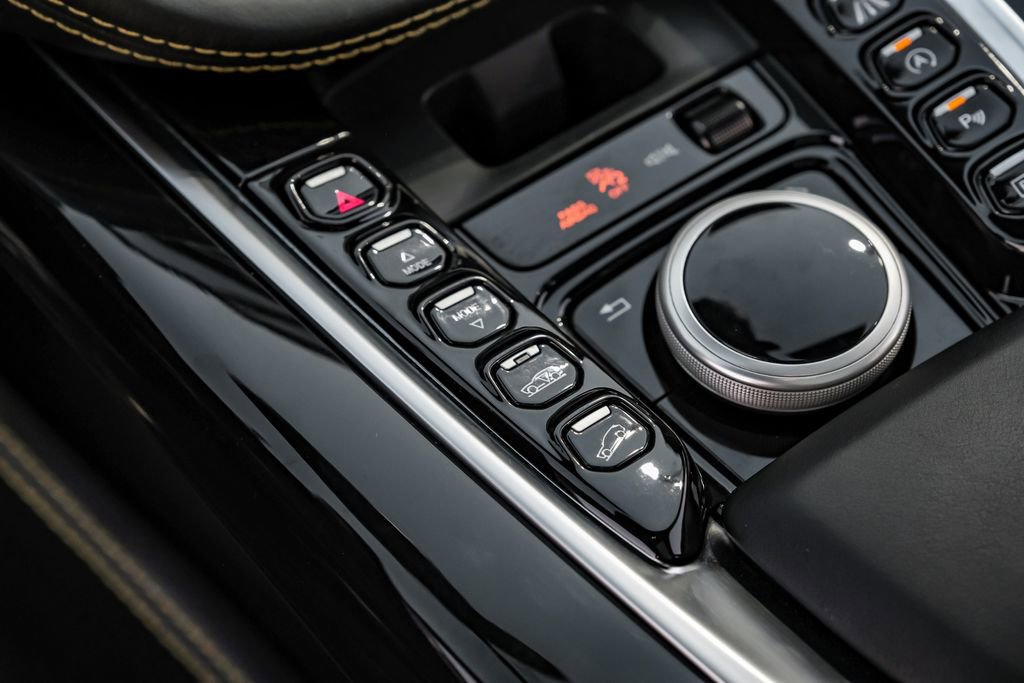 Used 2021 Aston Martin DBX image 27