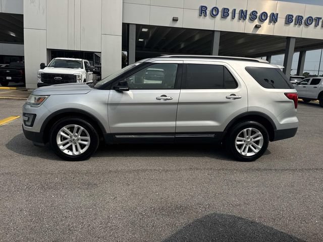 Used 2016 Ford Explorer XLT w/ Equipment Group 202A FWD image 8