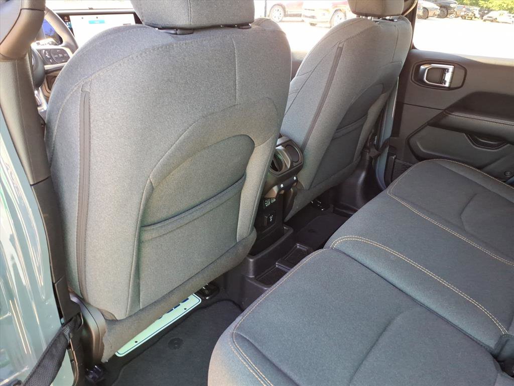 Used 2025 Jeep Wrangler Unlimited Sahara AWD/4WD image 15