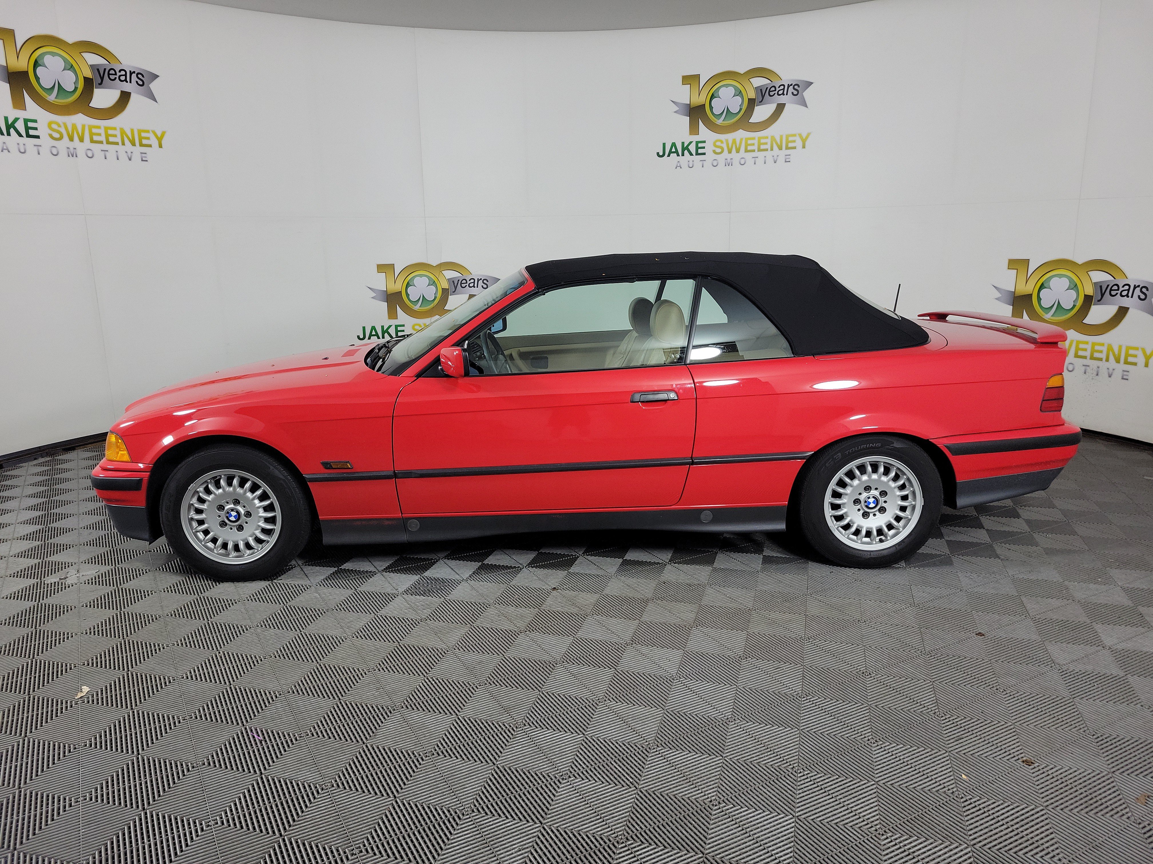 Used 1995 BMW 318i Convertible RWD image 2