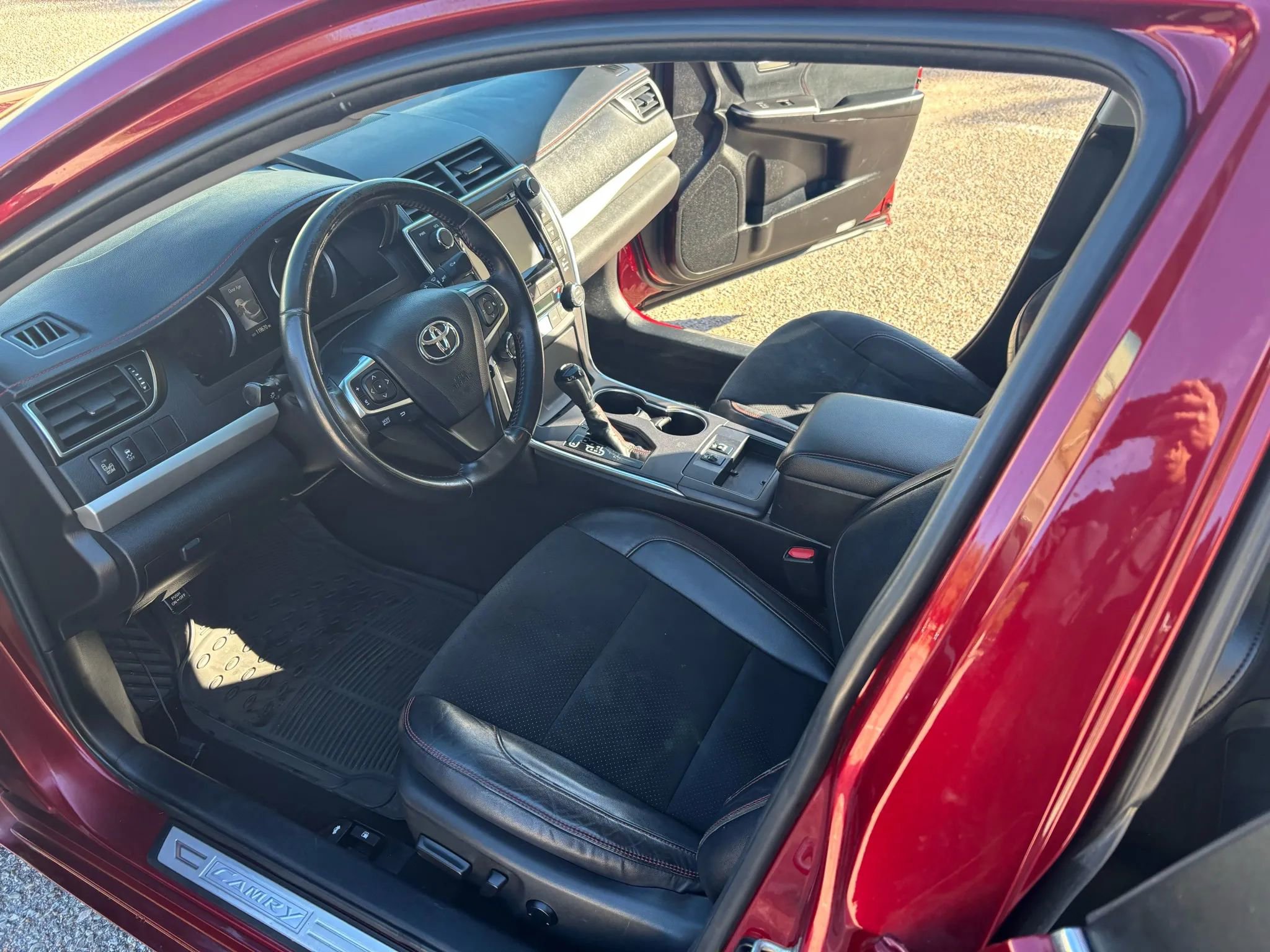 Used 2016 Toyota Camry XSE image 18