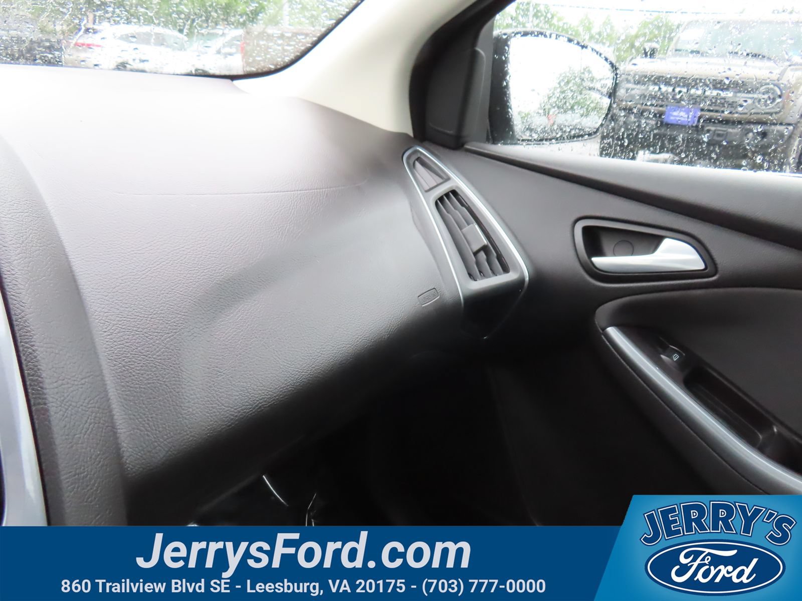 Used 2012 Ford Focus Titanium FWD image 23