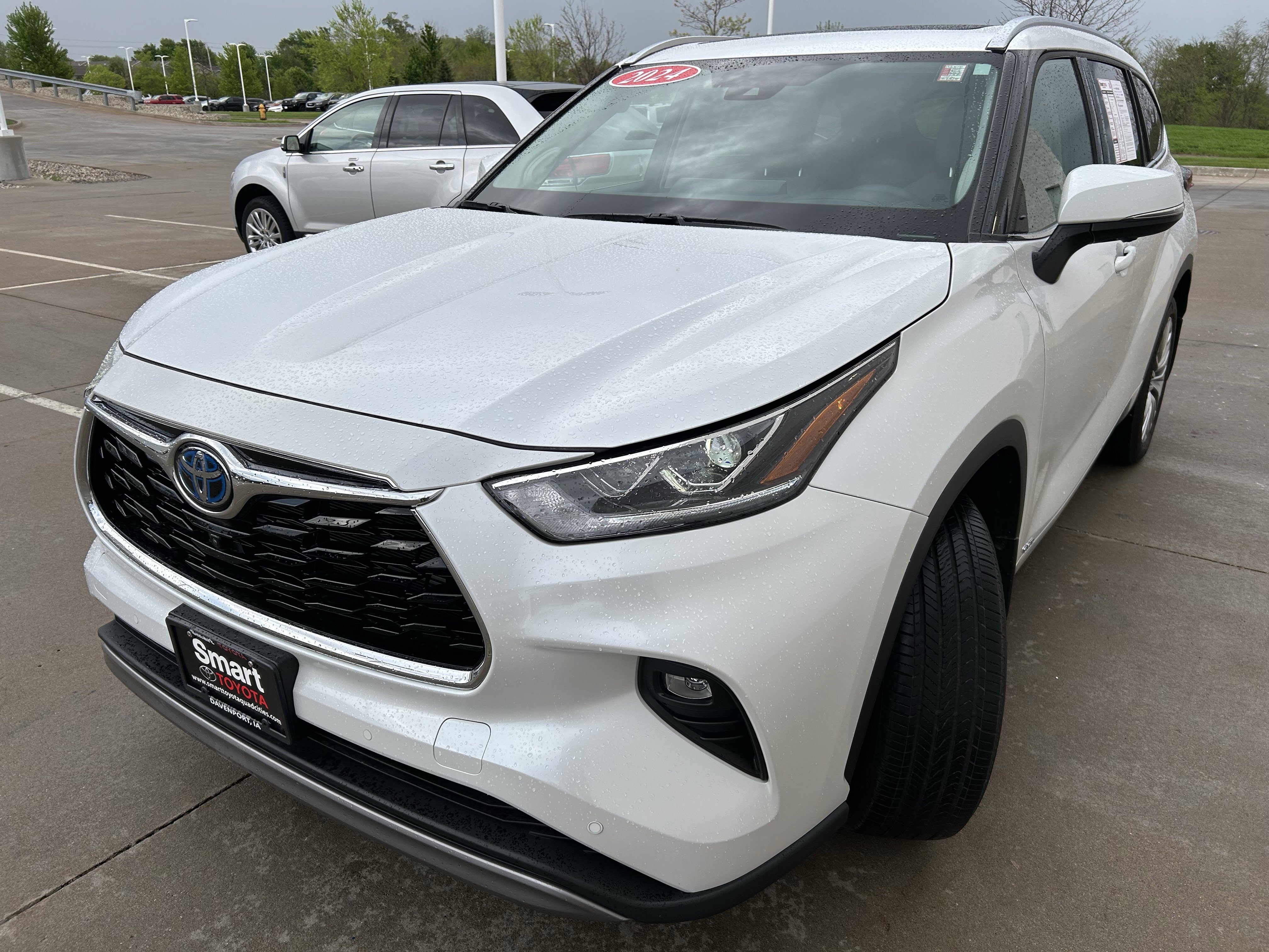 Used 2024 Toyota Highlander Platinum AWD/4WD image 3