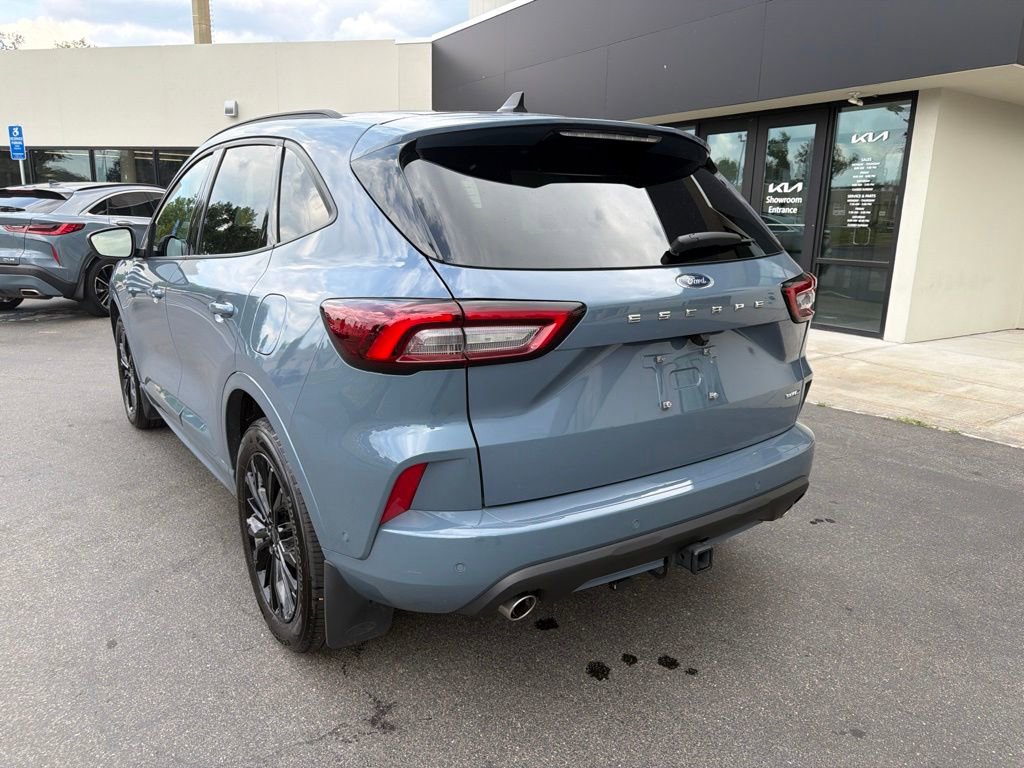 Used 2023 Ford Escape ST-Line Elite w/ Premium Technology Package AWD/4WD image 10