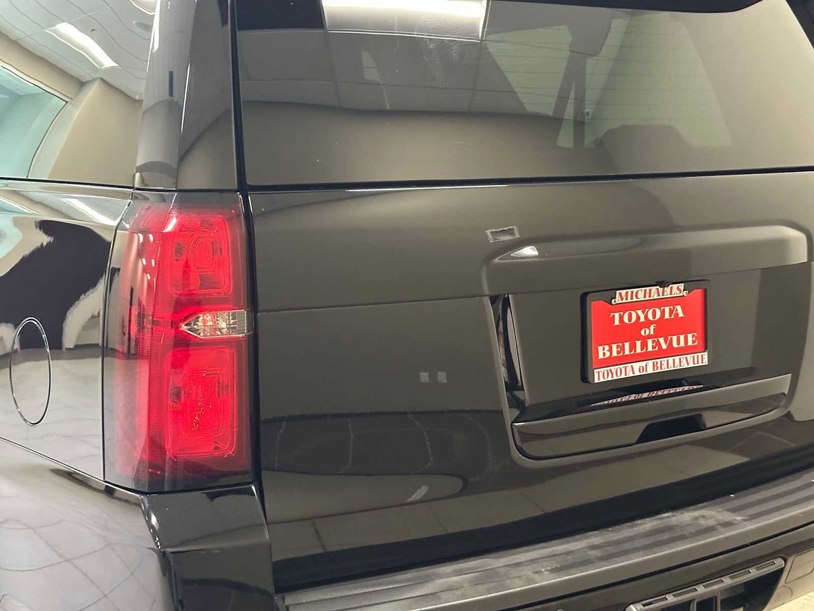 Used 2015 Chevrolet Suburban LT w/ Luxury Package AWD/4WD image 7