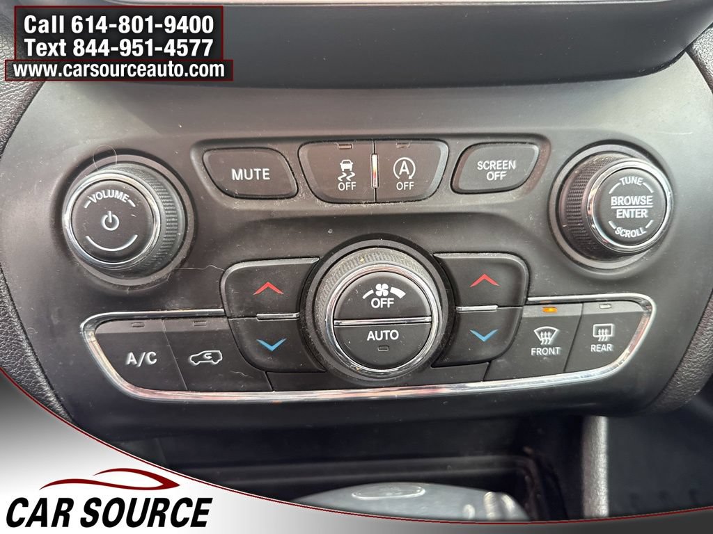 Used 2019 Jeep Cherokee Trailhawk AWD/4WD image 27