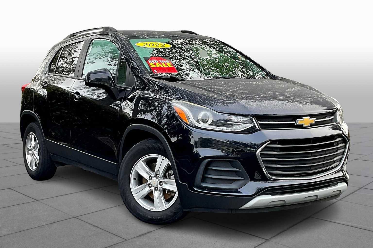 Certified 2022 Chevrolet Trax LT w/ LT Convenience Package FWD image 3