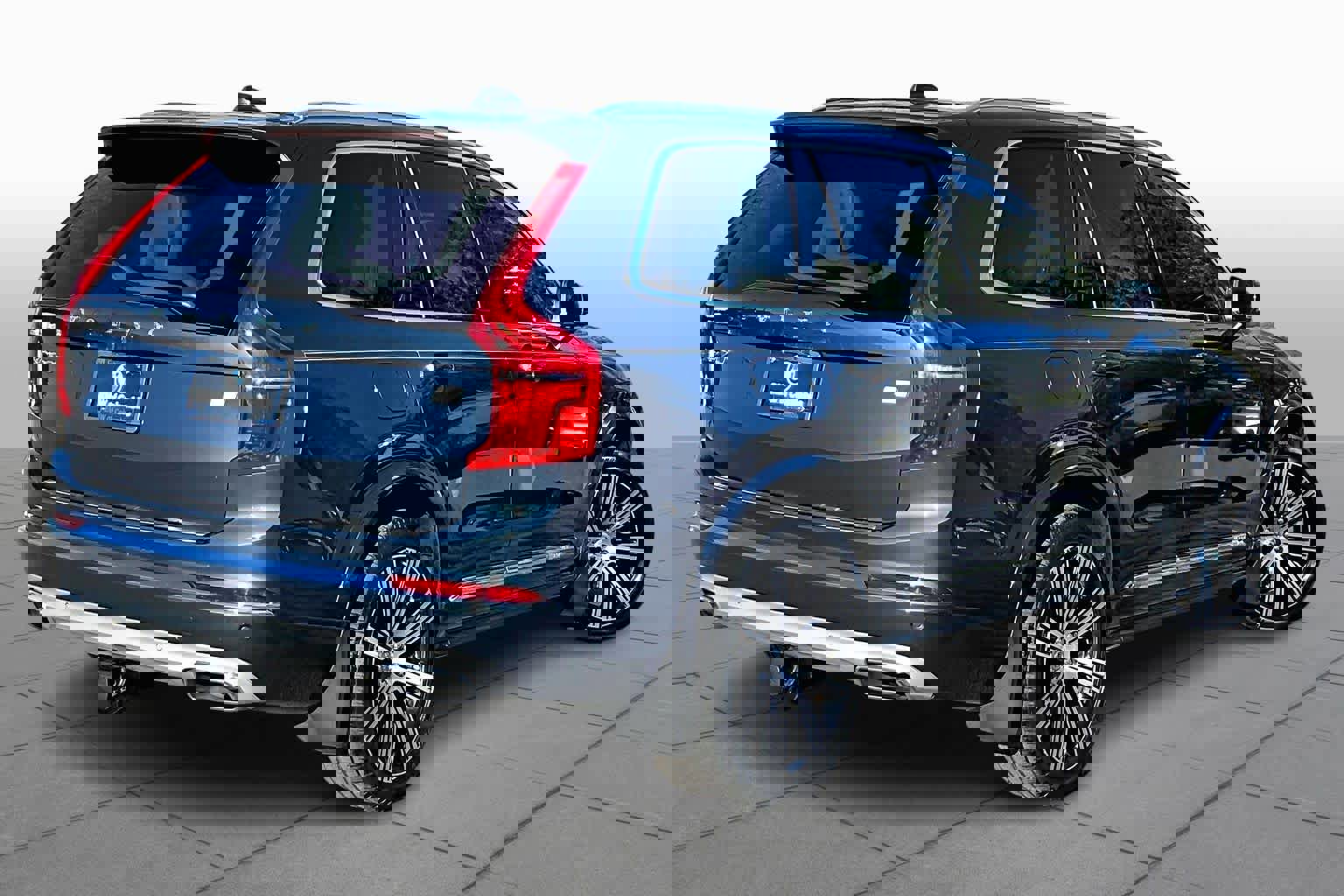 Used 2021 Volvo XC90 T8 Inscription w/ Lounge Package image 13