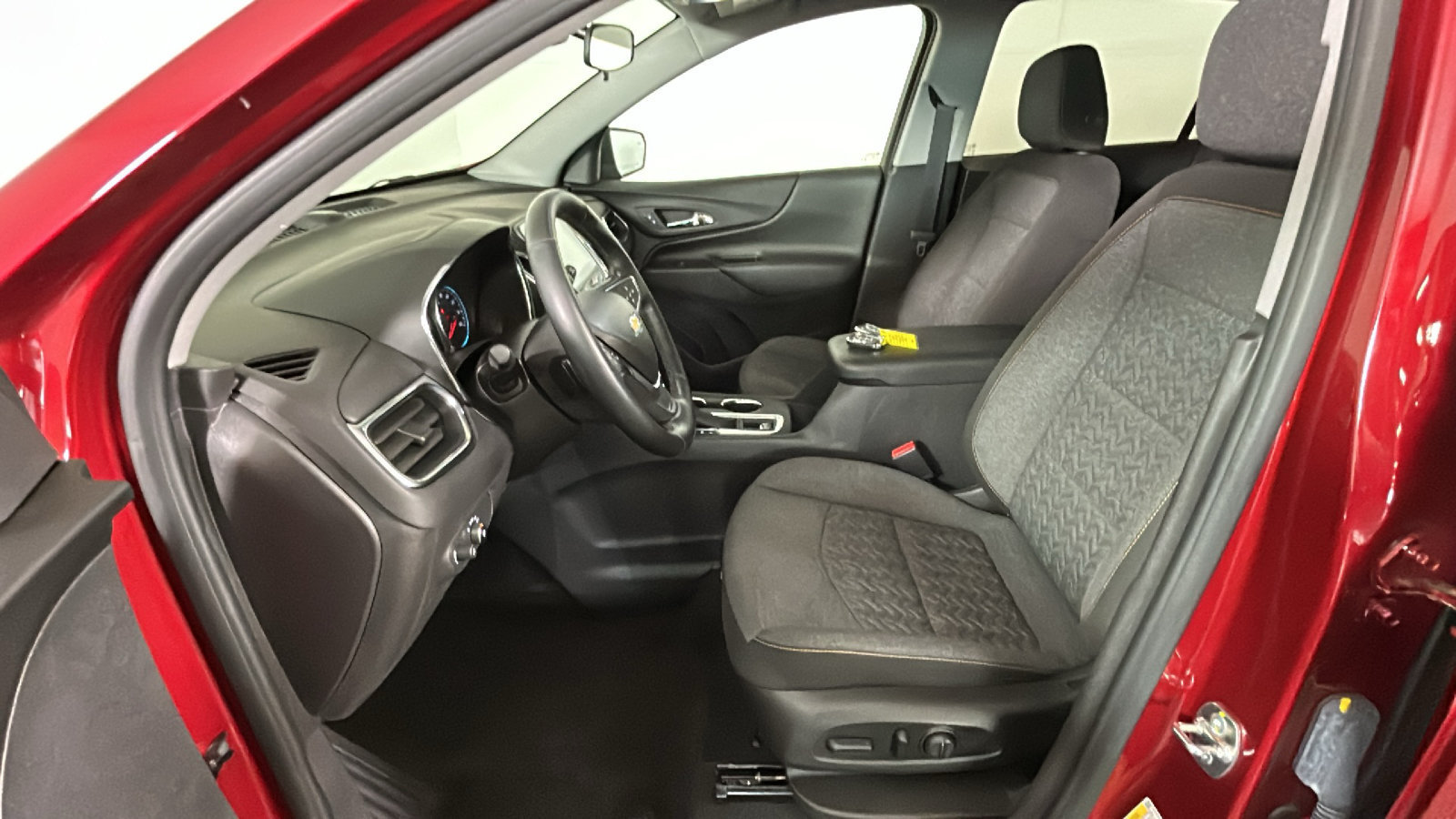 Used 2024 Chevrolet Equinox LT FWD image 14
