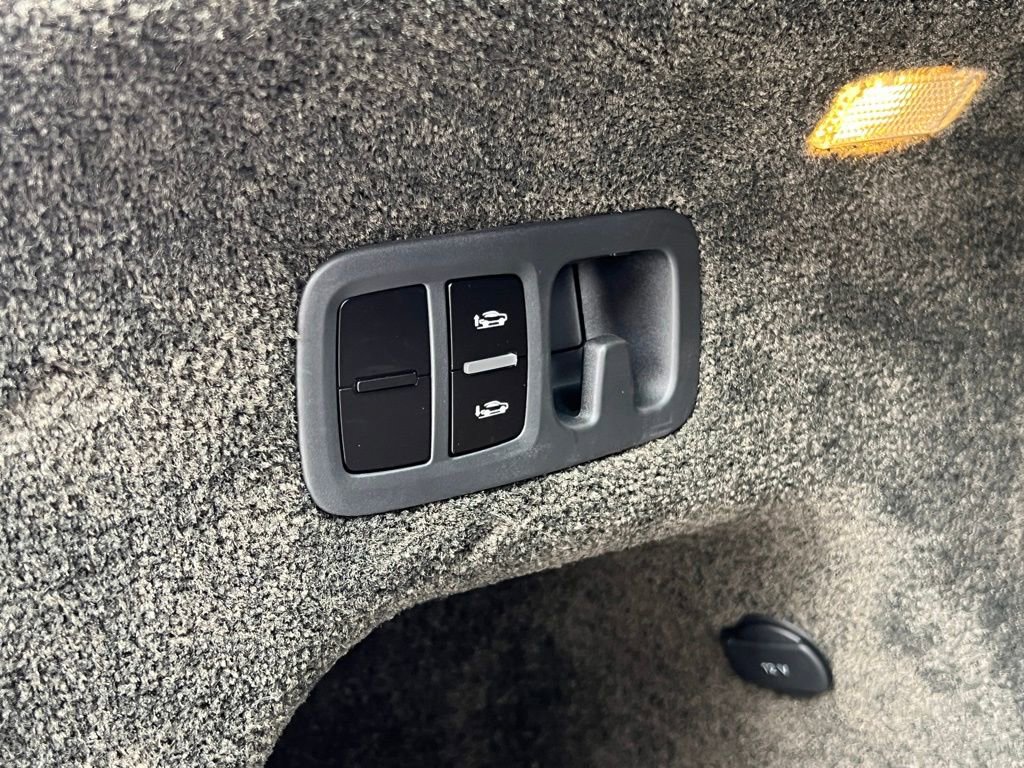 Certified 2023 Bentley Bentayga Extended Wheelbase image 23