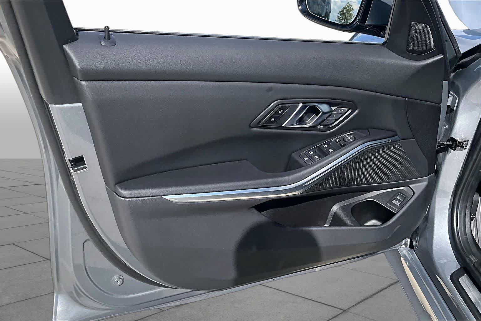 Used 2024 BMW 330i Sedan w/ Premium Package RWD image 23