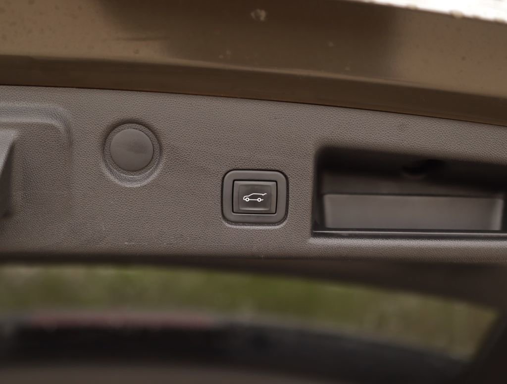 Used 2023 Chevrolet Equinox LT FWD image 25