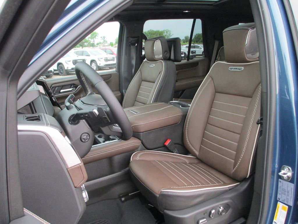 New 2026 GMC Yukon Denali Ultimate AWD/4WD image 9