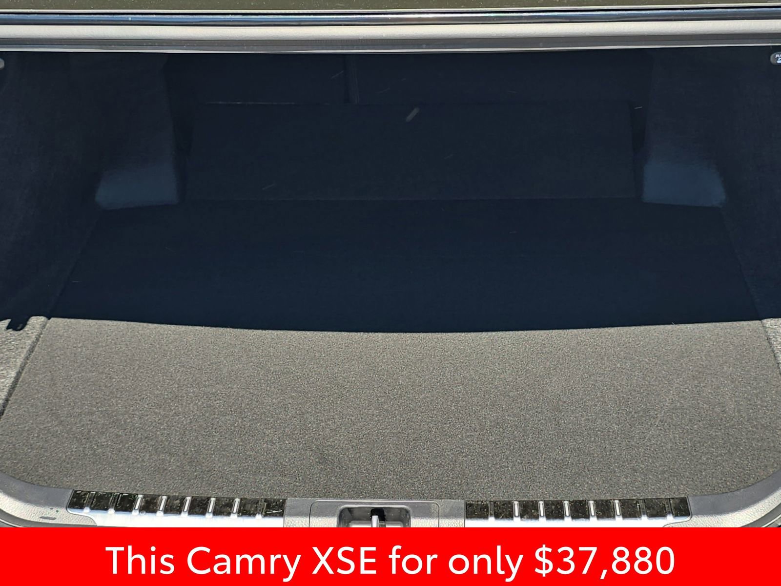 Used 2025 Toyota Camry XSE FWD image 18