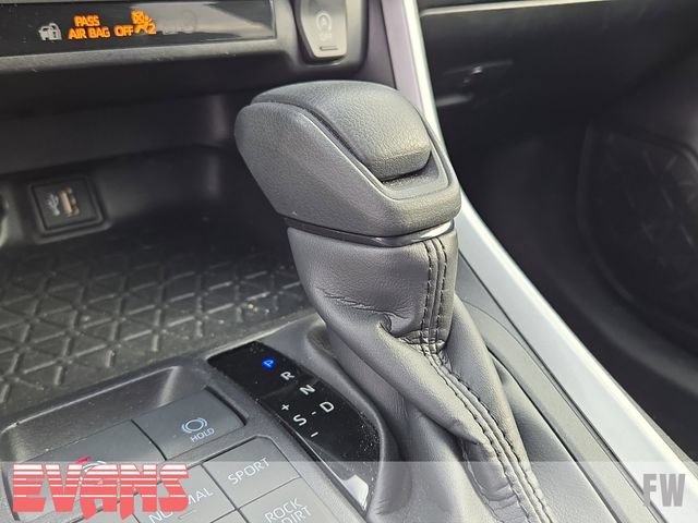 Used 2025 Toyota RAV4 XLE AWD/4WD image 11