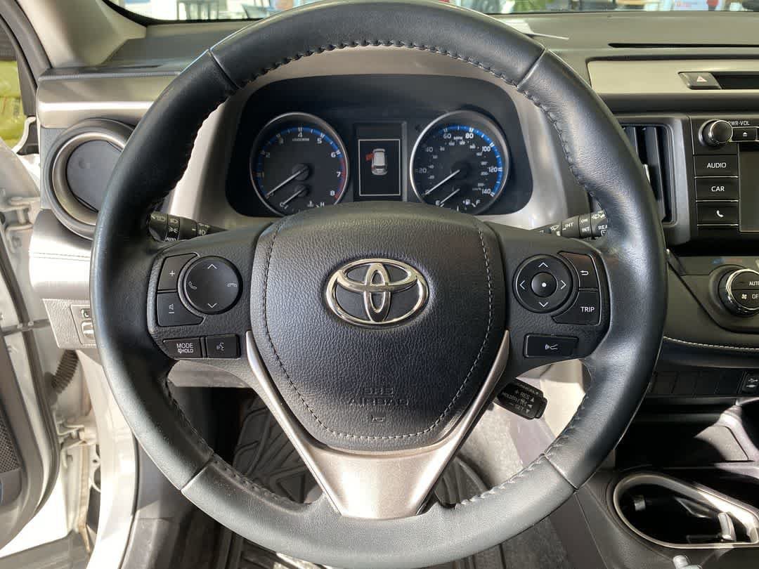Used 2018 Toyota RAV4 XLE AWD/4WD image 17