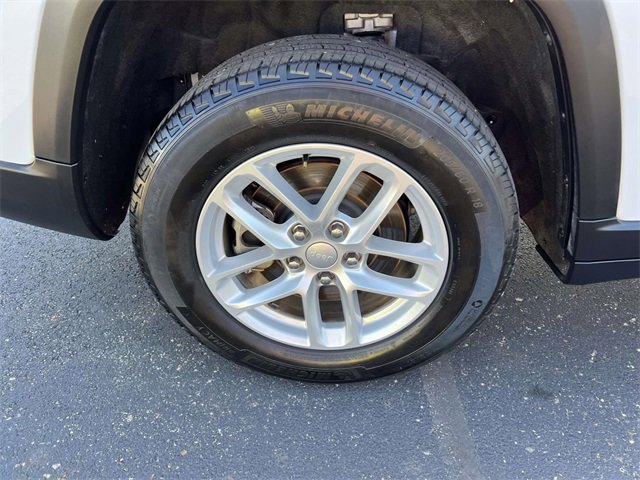 Certified 2023 Jeep Grand Cherokee L Laredo image 12