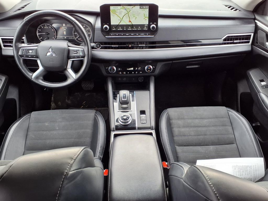 Used 2024 Mitsubishi Outlander SE image 11