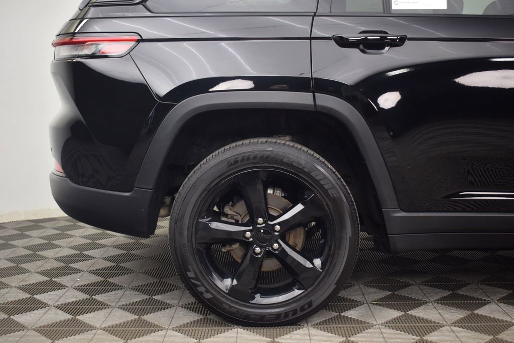 Used 2024 Jeep Grand Cherokee Altitude AWD/4WD image 27