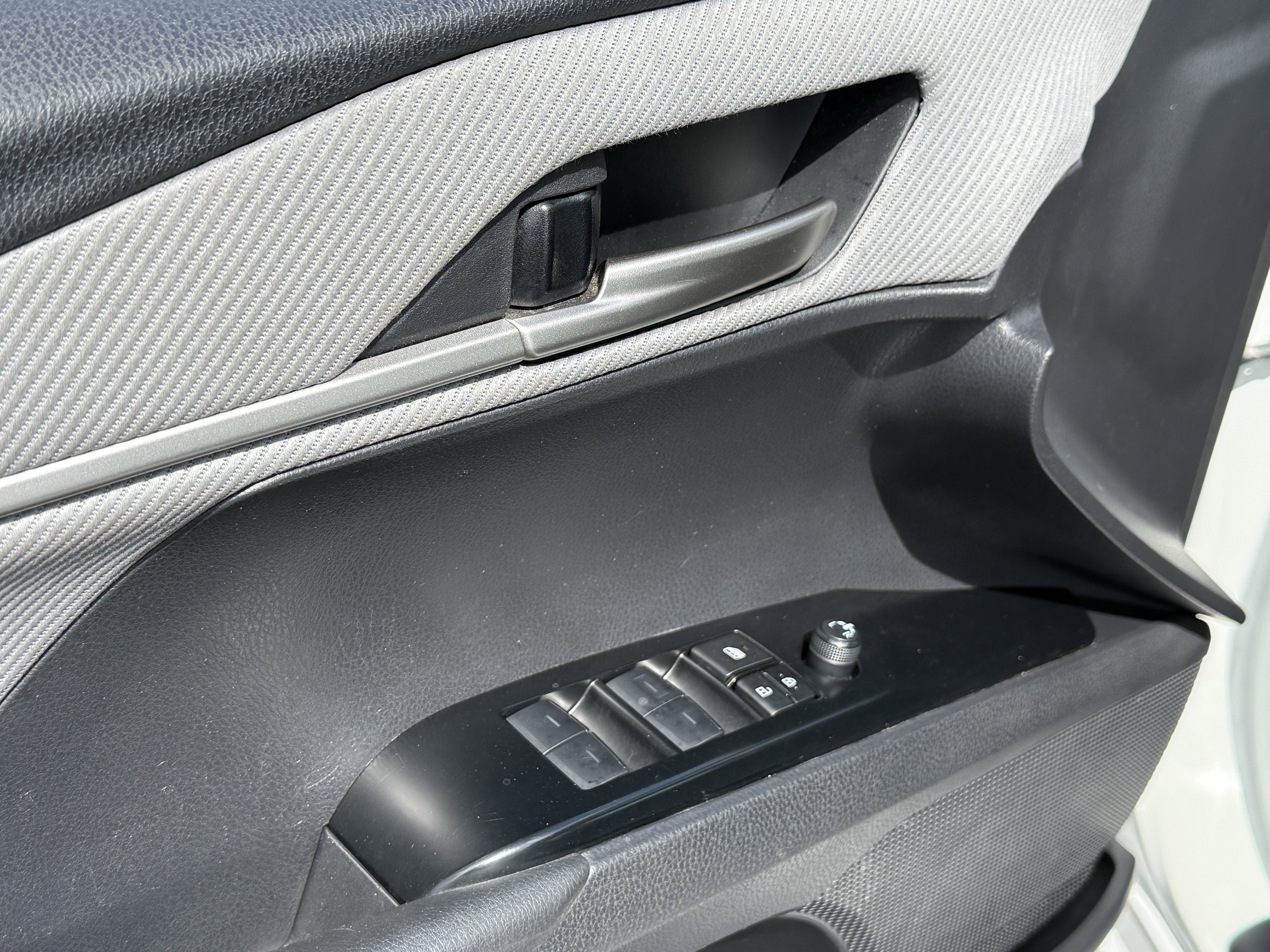 Used 2025 Toyota Camry SE FWD image 21