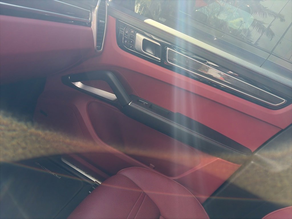 Used 2020 Porsche Cayenne Turbo image 7